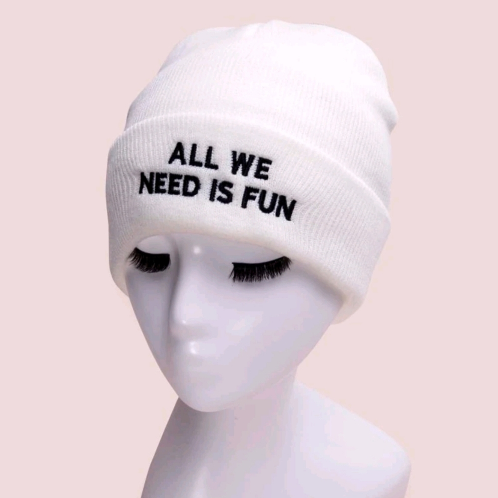 MIA beanie white